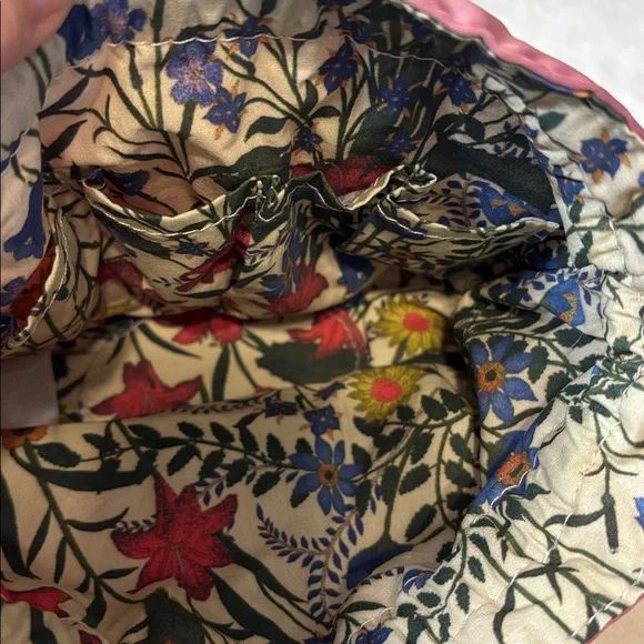NEW Gucci Beauty Satin Drawstring Floral Flower Pouch GWP - Picture 5 of 7